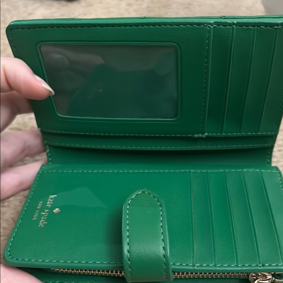 NWOT Kate Spade Emerald Quilted Wallet - Picture 2 of 3